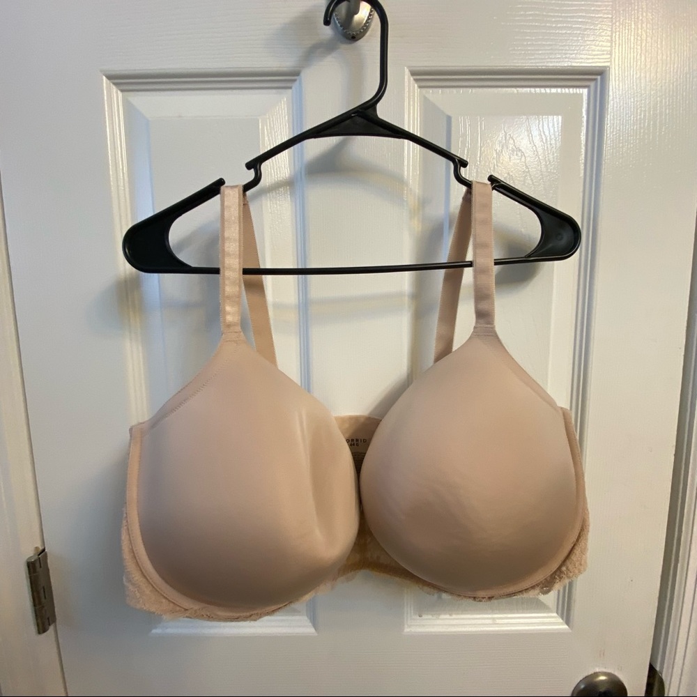 Torrid Sexy T-shirt Balconette beige EUC 44G lace detail
